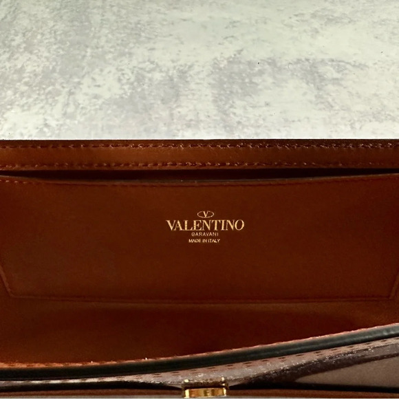 Valentino Garavani PVC Locò Shoulder Bag - Picture 6 of 6
